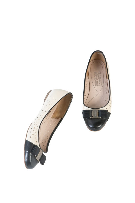 FERRAGAMO SAPATILHA BLACK & WHITE PERFURATED