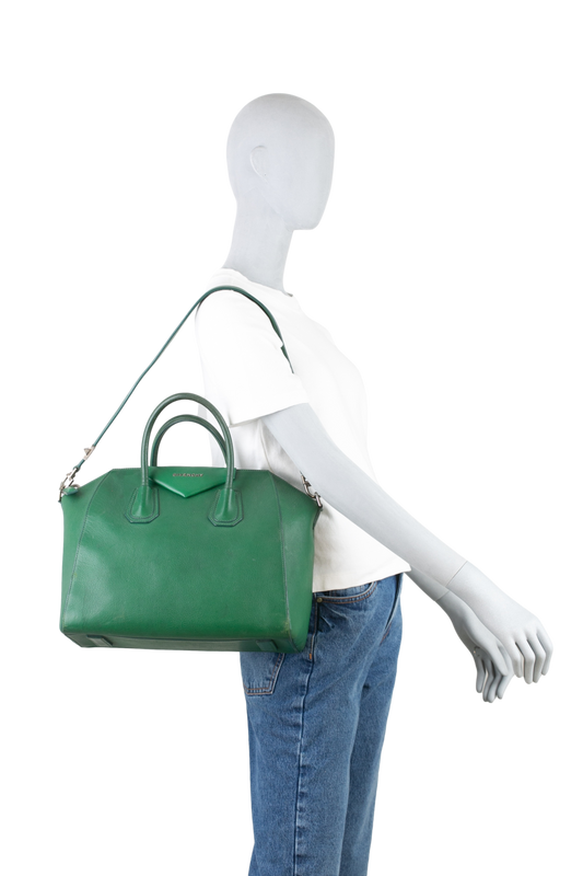 DESAPEGO LUIZA SOBRAL GIVENCHY ANTIGONA GREEN