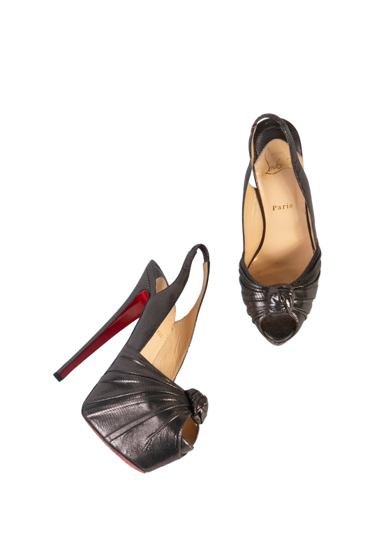 DESAPEGO THASSIA NAVES CHRISTIAN LOUBOUTIN PEEP TOE SILVER