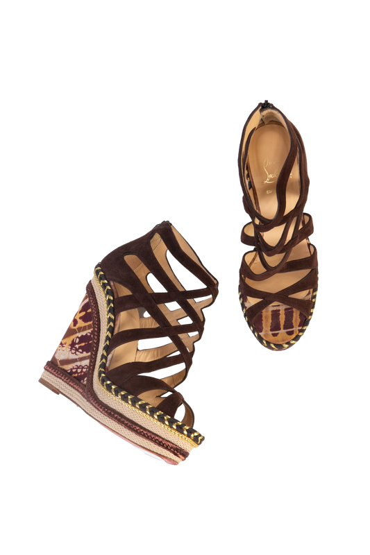 DESAPEGO THASSIA NAVES CHRISTIAN LOUBOUTIN PLATAFORMA RAFFIA E SUEDE