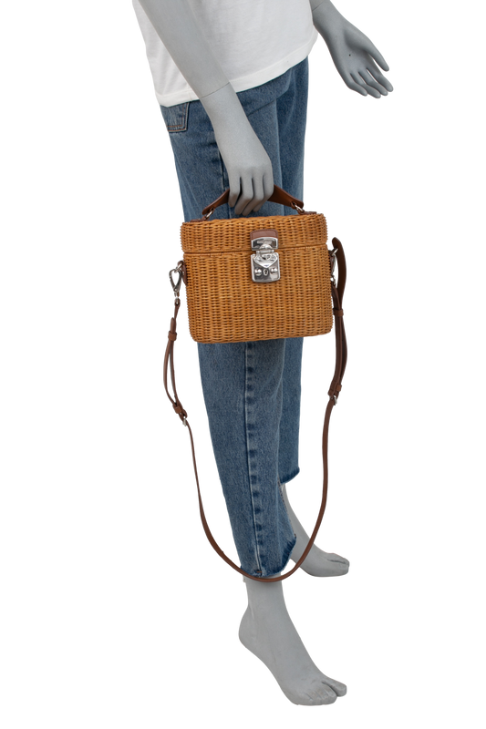 DESAPEGO ANA PAULA SIEBERT JUSTUS MIU MIU WICKER & CARAMEL