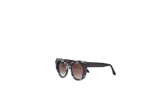 DESAPEGO THASSIA NAVES THIERRY LASRY OCULOS SLUTTY 52