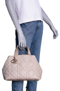 DIOR TOUJOURS MEDIUM MACROCANNAGE DESERT