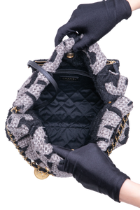 DESAPEGO DANI CARDOSO CHANEL 22 HOBO LOGO MEDIUM QUILTE BLACK
