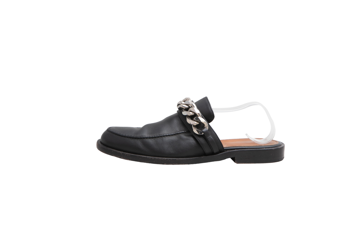 DESAPEGO THASSIA NAVES GIVENCHY MULE FLAT LEATHER BLACK AND CHAIN SILVER TONED - 39 BR
