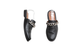DESAPEGO THASSIA NAVES GIVENCHY MULE FLAT LEATHER BLACK AND CHAIN SILVER TONED - 39 BR