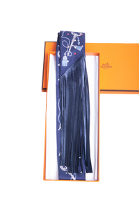 HERMÈS SILK METALLIC AGNEAU LES CLES A POIS FRINGED TWILLY BLEU MARINE/GRIS/ARGENT