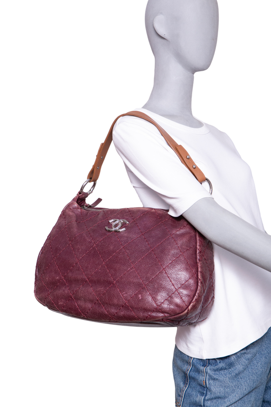 CHANEL ON THE ROAD HOBO CAVIAR BURGUNDY
