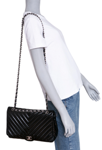 CHANEL CLASSIC JUMBO CHEVRON PATENT LEATHER BLACK