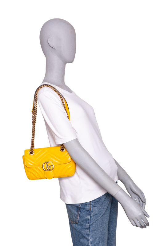 GUCCI GG MARMONT SMALL MATELASSÊ MUSTARD YELLOW