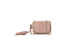 GUCCI SMALL SOHO CHAIN PATENT BLUSH