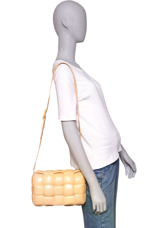 BOTTEGA PADDED CASSETTE MAXI INTRECCIATO CREAM