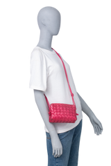 BOTTEGA MINI LOOP METTALIC CRINKLED PINK
