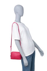 BOTTEGA MINI LOOP METTALIC CRINKLED PINK