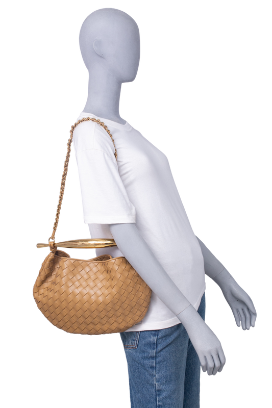 DESAPEGO JUJU NORREMOSE BOTTEGA SARDINE MEDIUM DARK PRALINE WITH CHAIN