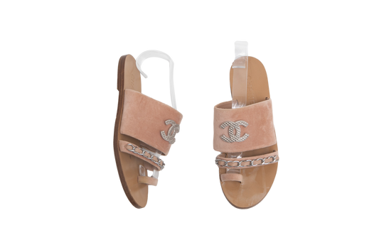 DESAPEGO THASSIA NAVES CHANEL SANDAL FLAT BEIGE VELVET CC CHAIN - 36 1/2 BR