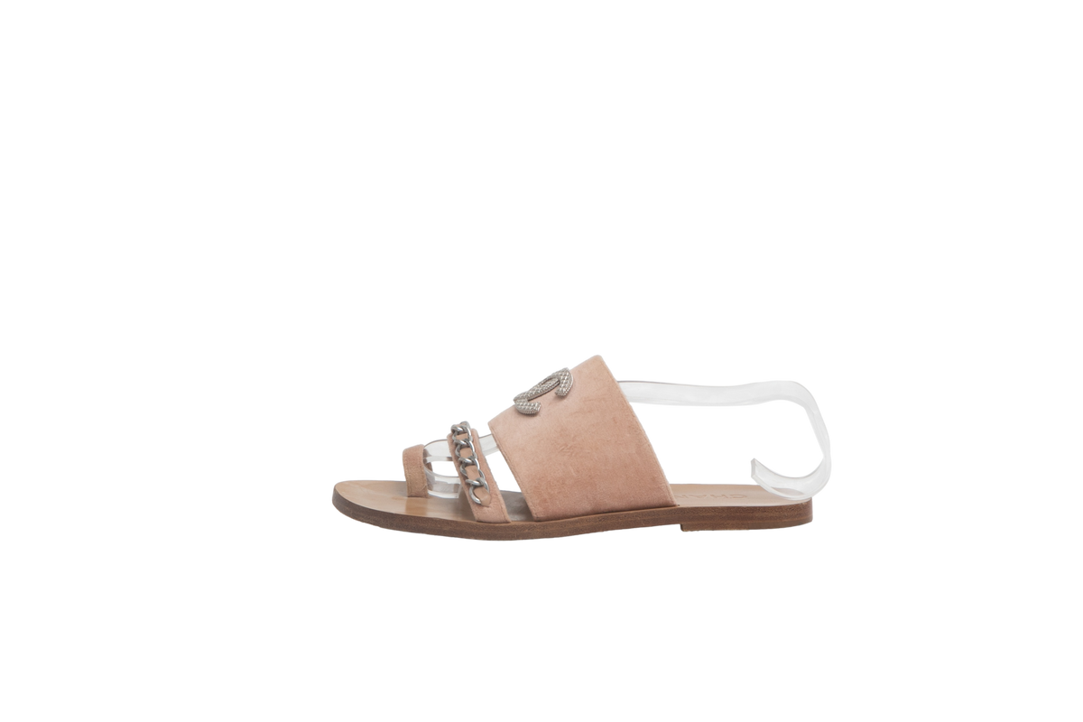 DESAPEGO THASSIA NAVES CHANEL SANDAL FLAT BEIGE VELVET CC CHAIN - 36 1/2 BR