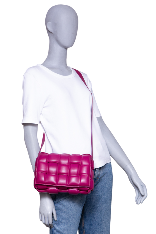 BOTTEGA PADDED CASSETTE MAXI INTRECCIATO RASPBERRY