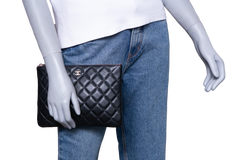 CHANEL CLASSIC ZIPPED POUCH BLACK LAMBSKIN E GOLD TONE METAL