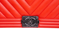 DESAPEGO JUJU NORREMOSE CHANEL BOY MEDIUM CORAL CHEVRON BLACK SILVER HDWR