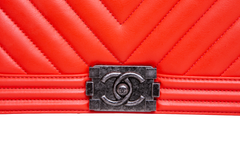 DESAPEGO JUJU NORREMOSE CHANEL BOY MEDIUM CORAL CHEVRON BLACK SILVER HDWR