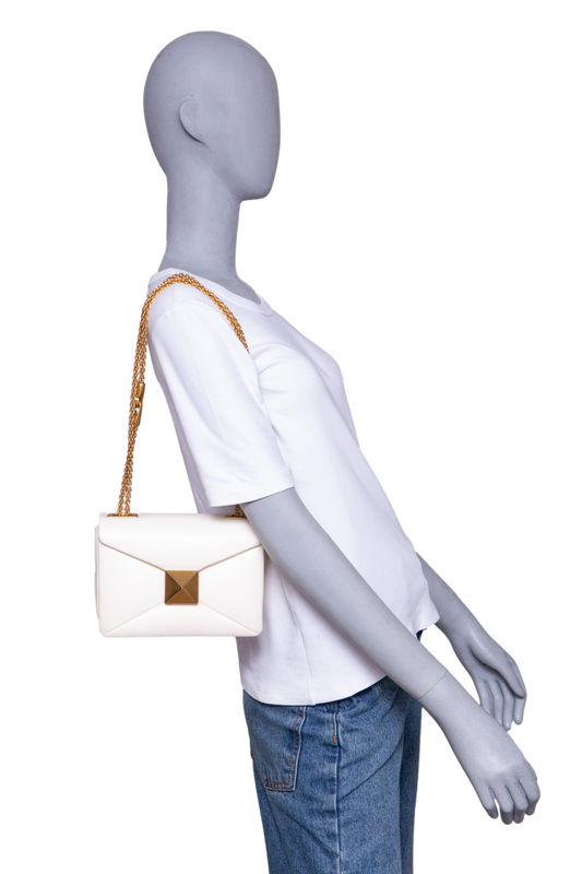DESAPEGO JUJU NORREMOSE VALENTINO ONE STUD OFF WHITE