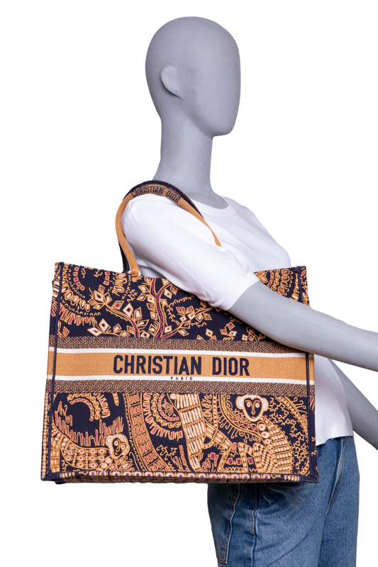 DESAPEGO JUJU NORREMOSE DIOR BOOK TOTE EMBROIDERED LARGE ANIMALS MONKEY PERSONALIZADA C/NOME