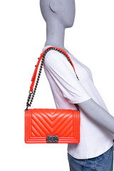 DESAPEGO JUJU NORREMOSE CHANEL BOY MEDIUM CORAL CHEVRON BLACK SILVER HDWR