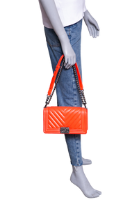 DESAPEGO JUJU NORREMOSE CHANEL BOY MEDIUM CORAL CHEVRON BLACK SILVER HDWR