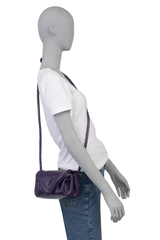 BOTTEGA VENETA SMALL BEAK TRIANGLE PURPLE