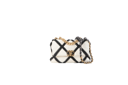 DESAPEGO LALA RUDGE CHANEL 19 WHITE STICHED BLACK