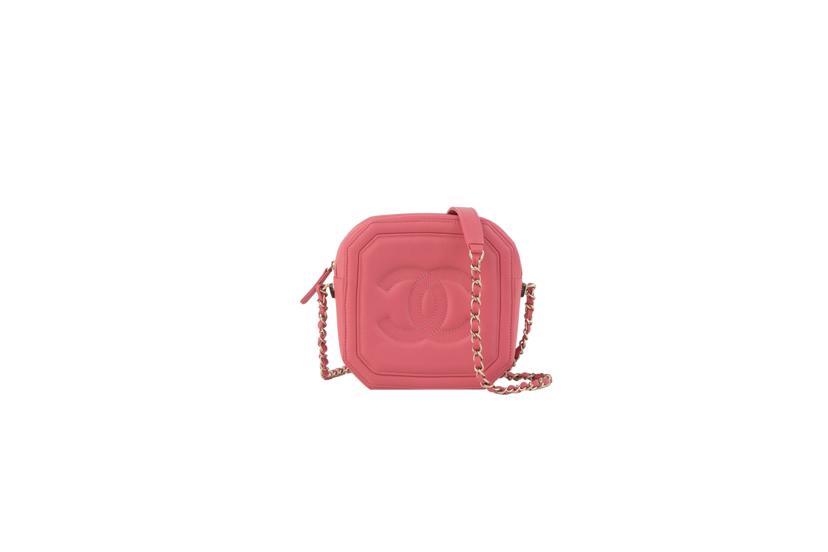 DESAPEGO ANA PAULA SIEBERT JUSTUS CHANEL OCTAGON PINK CAMERA