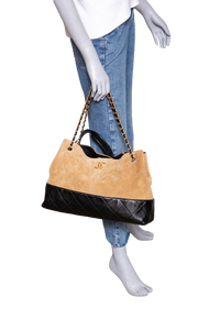 CHANEL 25 A COCO SUEDE CALFSKIN COCO BASE SHOPPING BEIGE/BLACK SUEDE E LEATHER