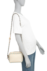 VALENTINO CAMERA ROCKSTUD OFF WHITE/TURQUOISE STUDS