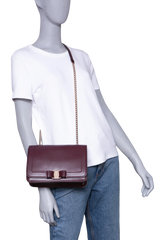FERRAGAMO VARA SHOULDER BAG WINE