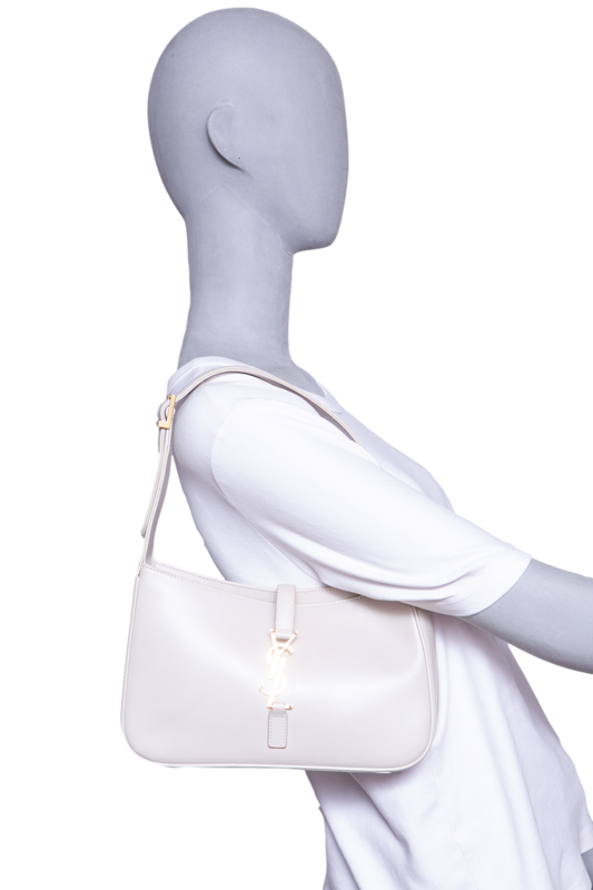 YSL LE 5 À 7 HOBO IVOIRE