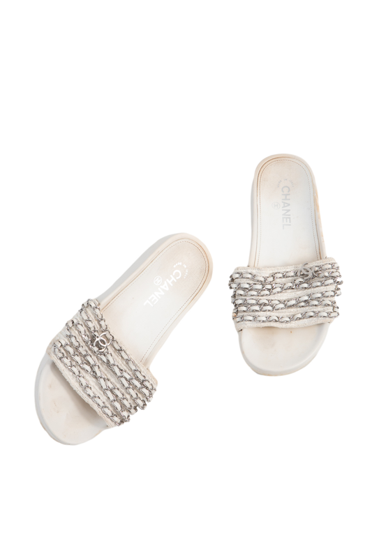 DESAPEGO THASSIA NAVES CHANEL SLIDE CHAIN WHITE