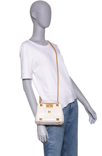 VALENTINO ROMAN STUD TOP HANDLE WHITE