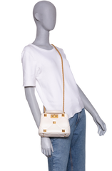 VALENTINO ROMAN STUD TOP HANDLE WHITE
