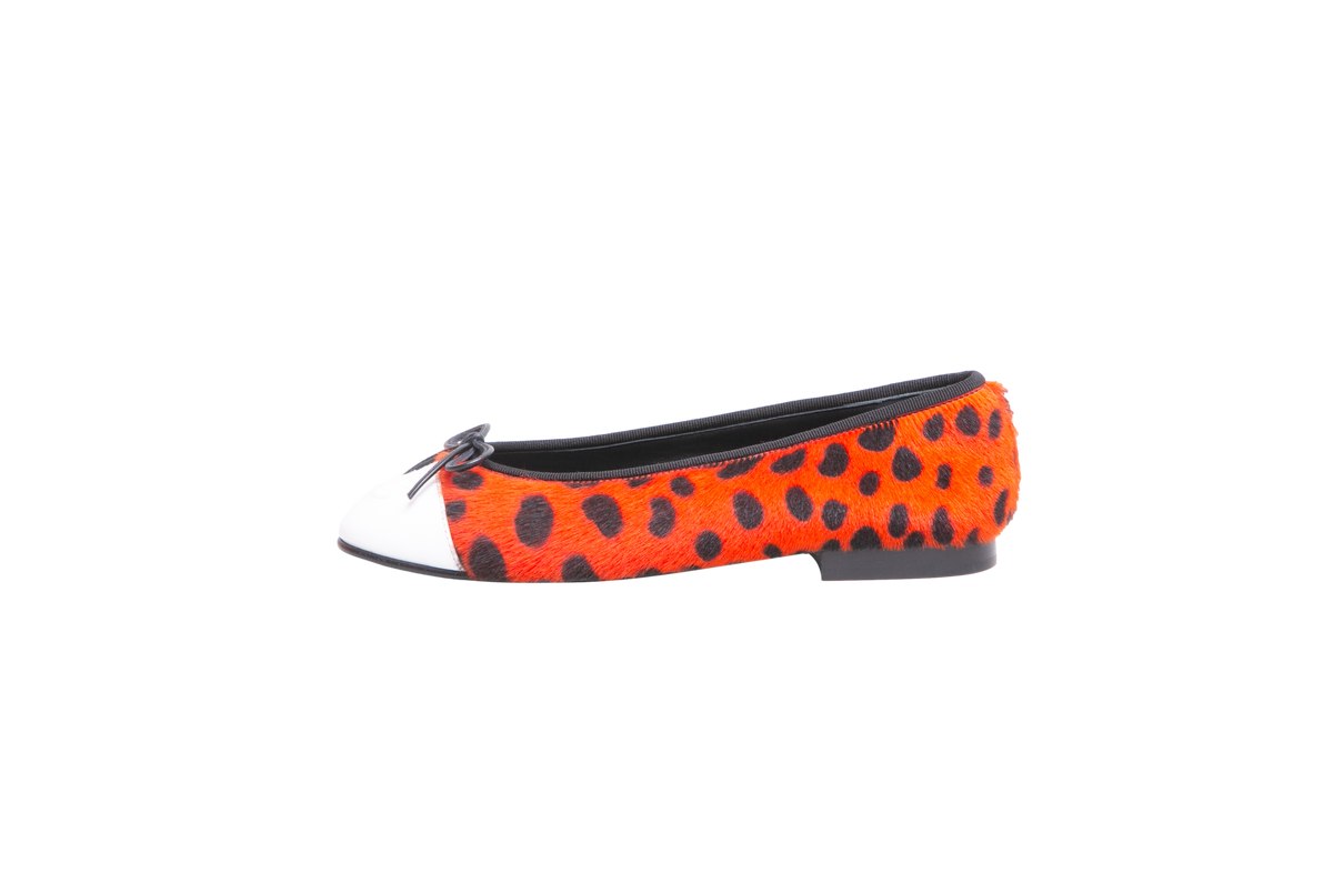 CHANEL MÉRTIERS D ART 2026 BALLERINES AGNEAU & VEAU VERNI ORANGE NOIR & BLANC - 34 BR