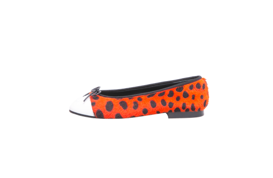 CHANEL MÉRTIERS D ART 2026 BALLERINES AGNEAU & VEAU VERNI ORANGE NOIR & BLANC - 34 BR
