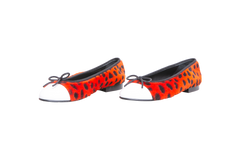 CHANEL MÉRTIERS D ART 2026 BALLERINES AGNEAU & VEAU VERNI ORANGE NOIR & BLANC - 34 BR