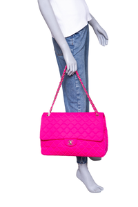 CHANEL CLASSIC FLAP MAXI MATELASSÊ NEON PINK