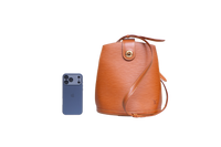 LV CLUNY BUCKET EPI CARAMEL