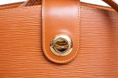 LV CLUNY BUCKET EPI CARAMEL
