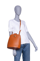 LV CLUNY BUCKET EPI CARAMEL
