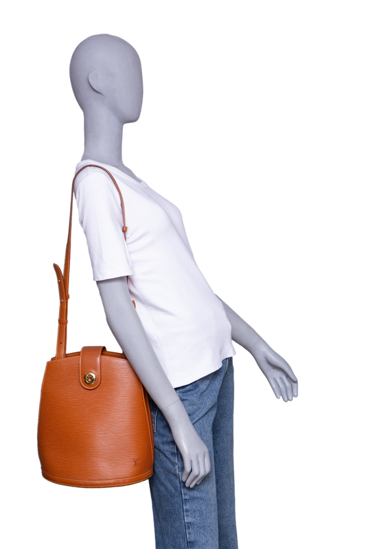 LV CLUNY BUCKET EPI CARAMEL