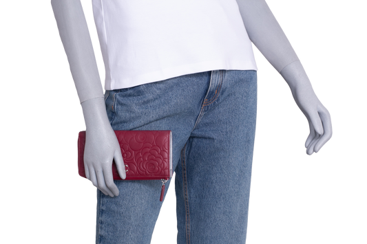 DESAPEGO TATIANA PILÃO CHANEL WALLET LONG RED CAMELIA ZIP