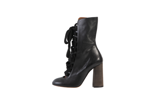 DESAPEGO THASSIA NAVES CHLOE ANKLE BOOT PRETA COM CADARÇO