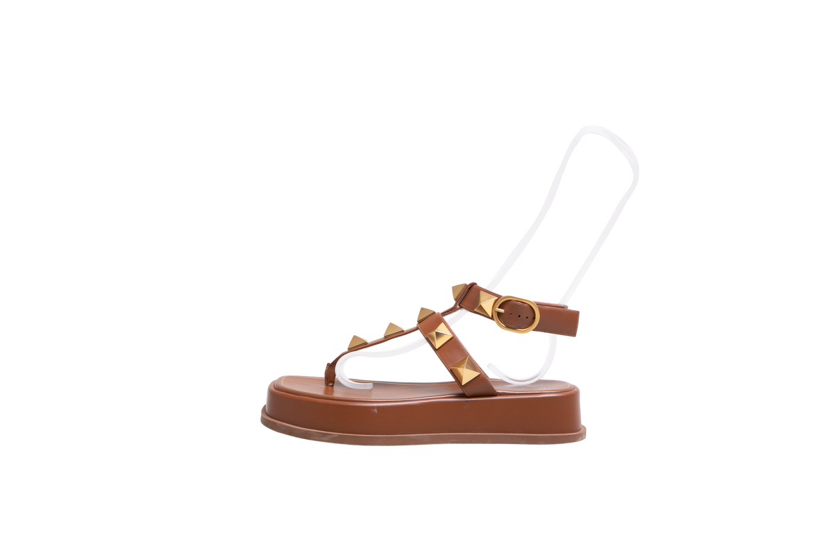 DESAPEGO THASSIA NAVES VALENTINO SANDAL PLATFORM ROMAN STUD LEATHER BROWN - 36,5 BR